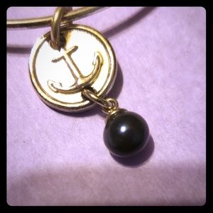 Anchor charm bangle w/ black pearl
